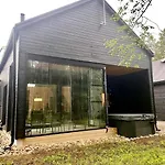 Villa Exclusive Nordic - 5 New On One Private Propert - Sleeps 40 Syöte